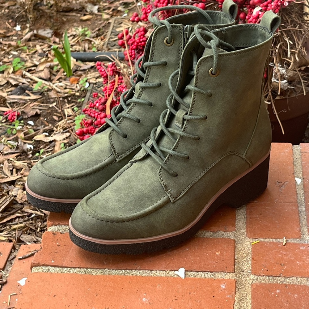 *🆕Naturalizer Womens boots
Women's Green‎ Lace-Up Ankle Boots. New 6.5